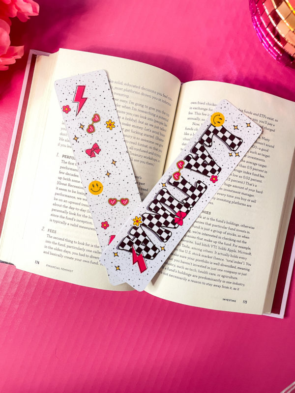 Mark your place with pride using our 'Latina' double-sided laminated bookmark! Perfect for book lovers, students, and gift-giving. Durable, vibrant, and uniquely Oh So Latina